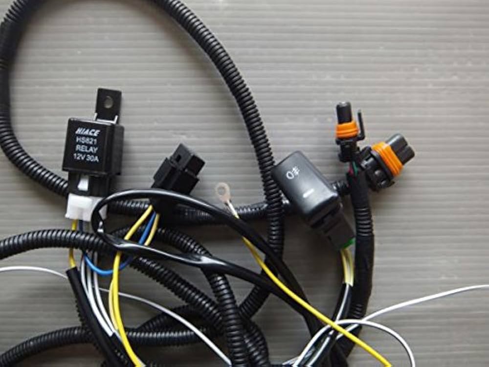 ハイエース3型純正フォグランプ 2個セット　美品 Amazon | TRISTAR'S [ハイエース 200系 3型] 純正タイプ